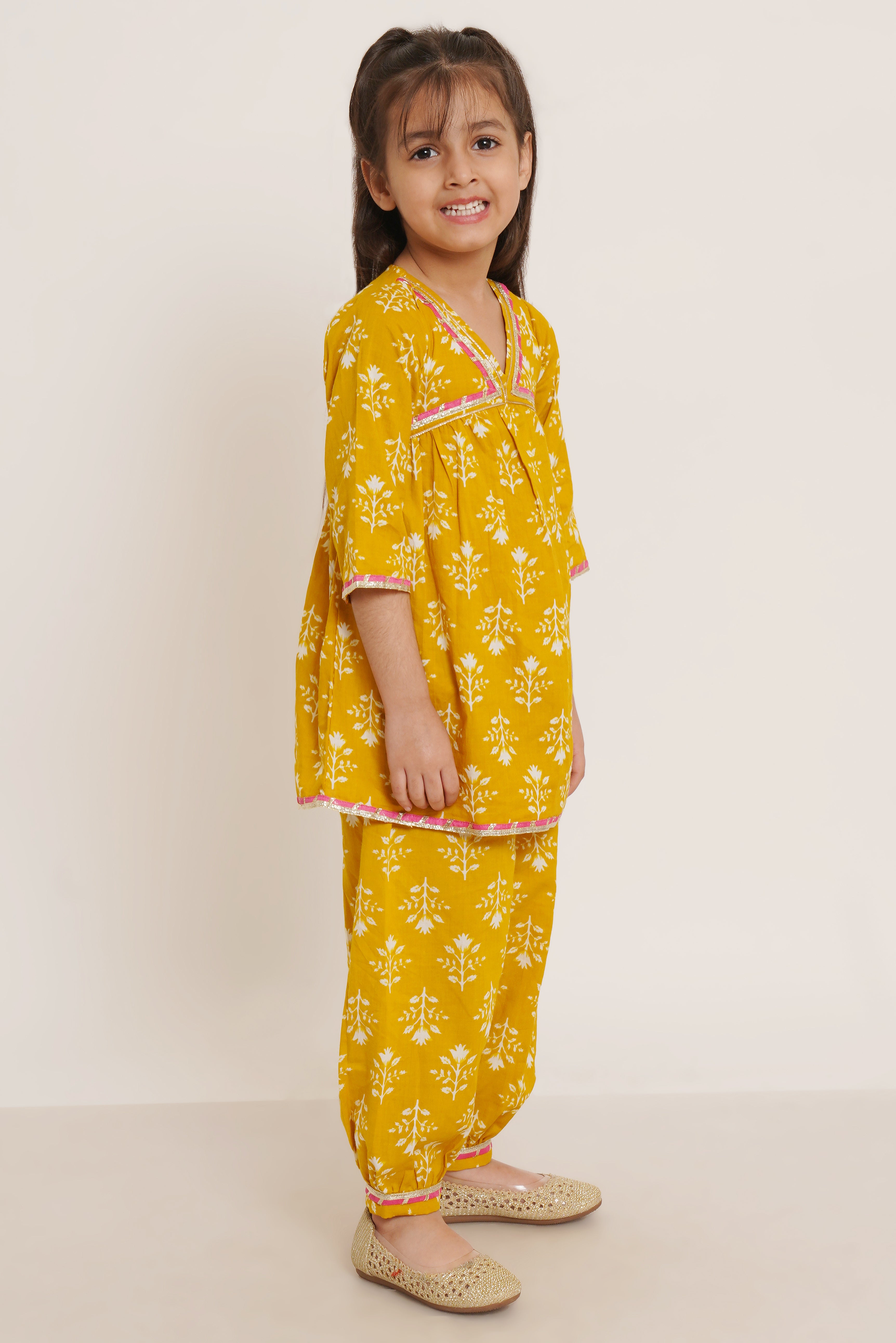 Festliches Alia Cut Kurta mit afghanischem Salwar für Mädchen