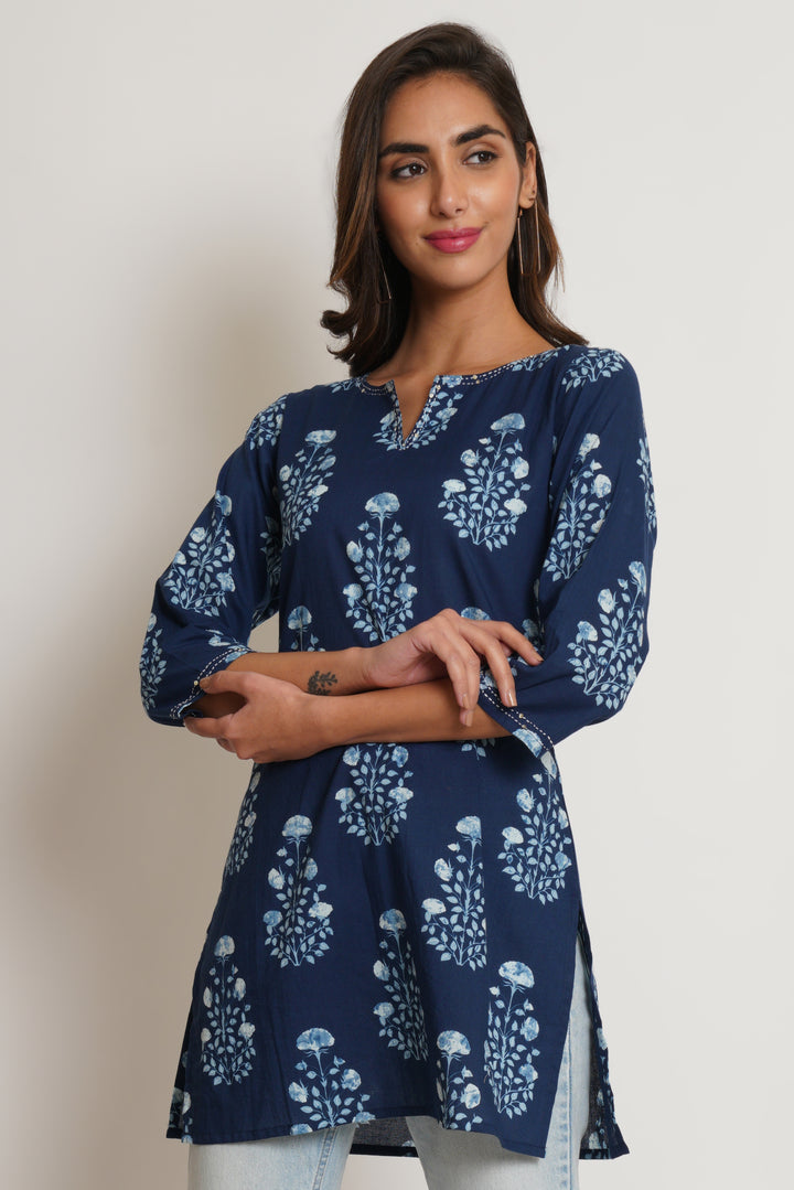 Kurti court bleu marine pour femme