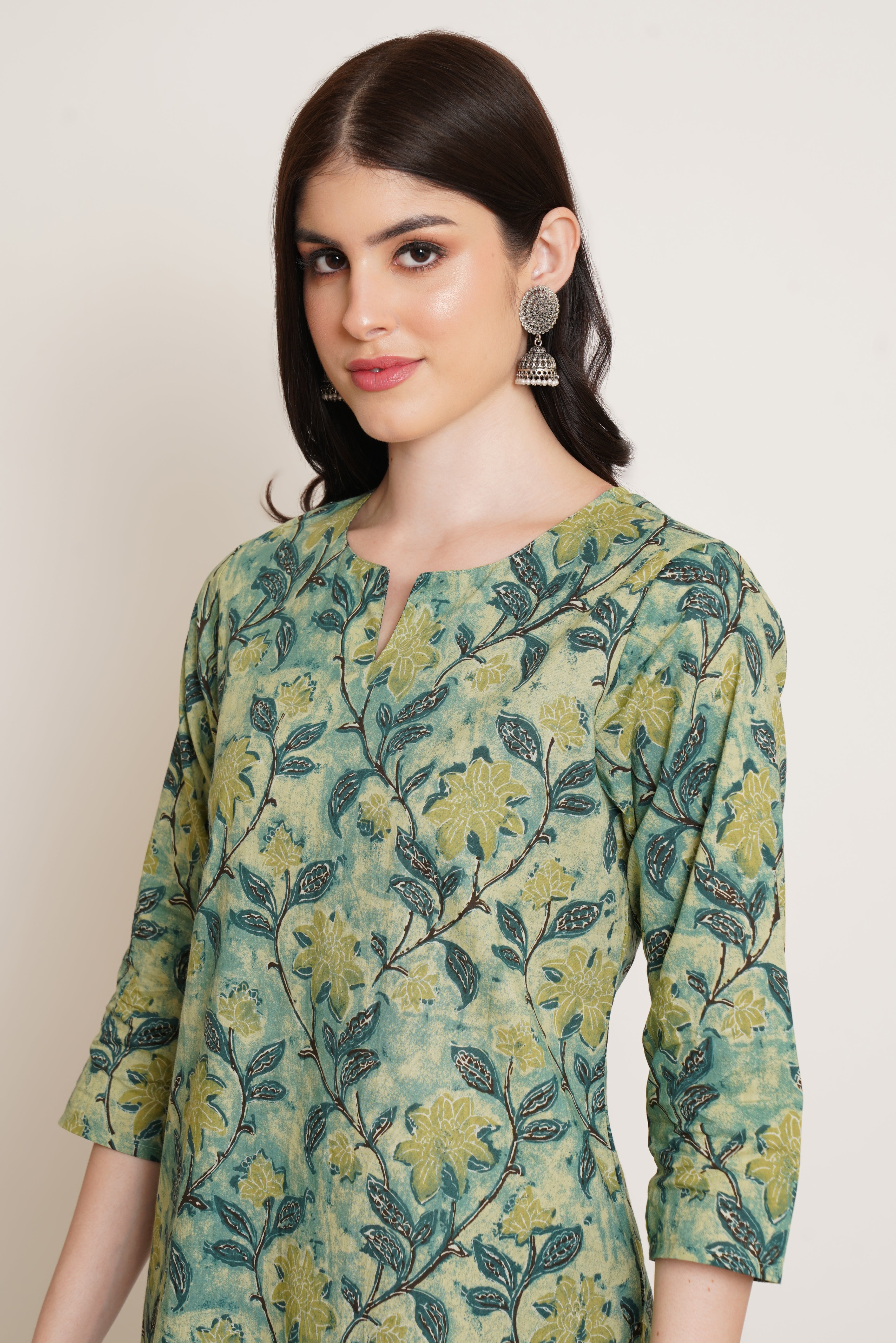 Elegantes, kurzes Kurti mit Blumenmuster für Damen