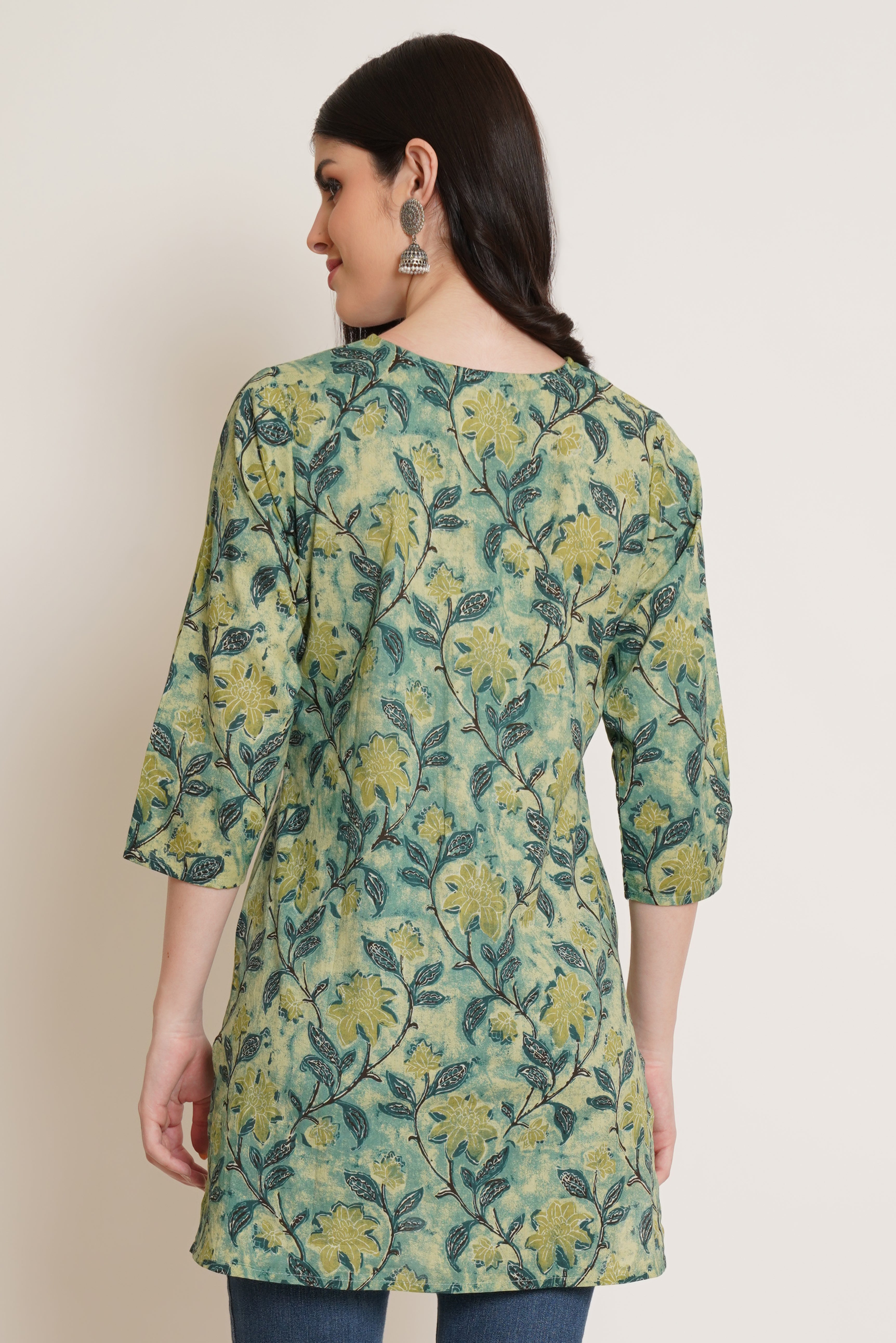 Elegantes, kurzes Kurti mit Blumenmuster für Damen