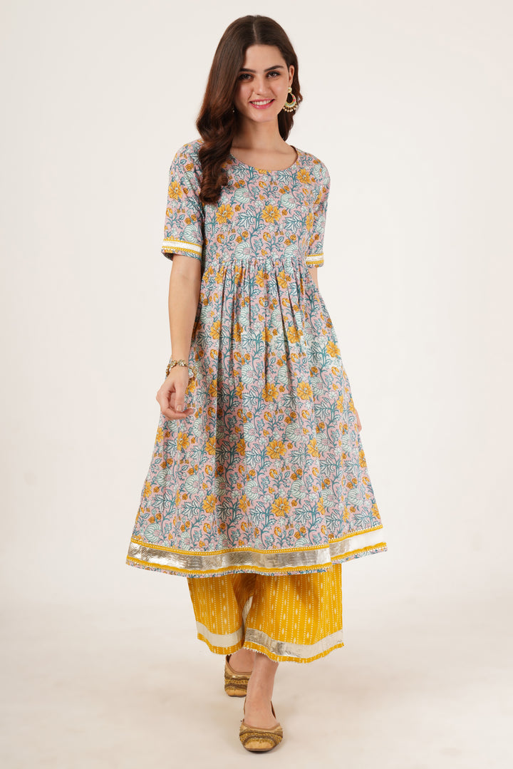 Ensemble Kurta A-Line en coton de style festif avec Palazzo pour femme