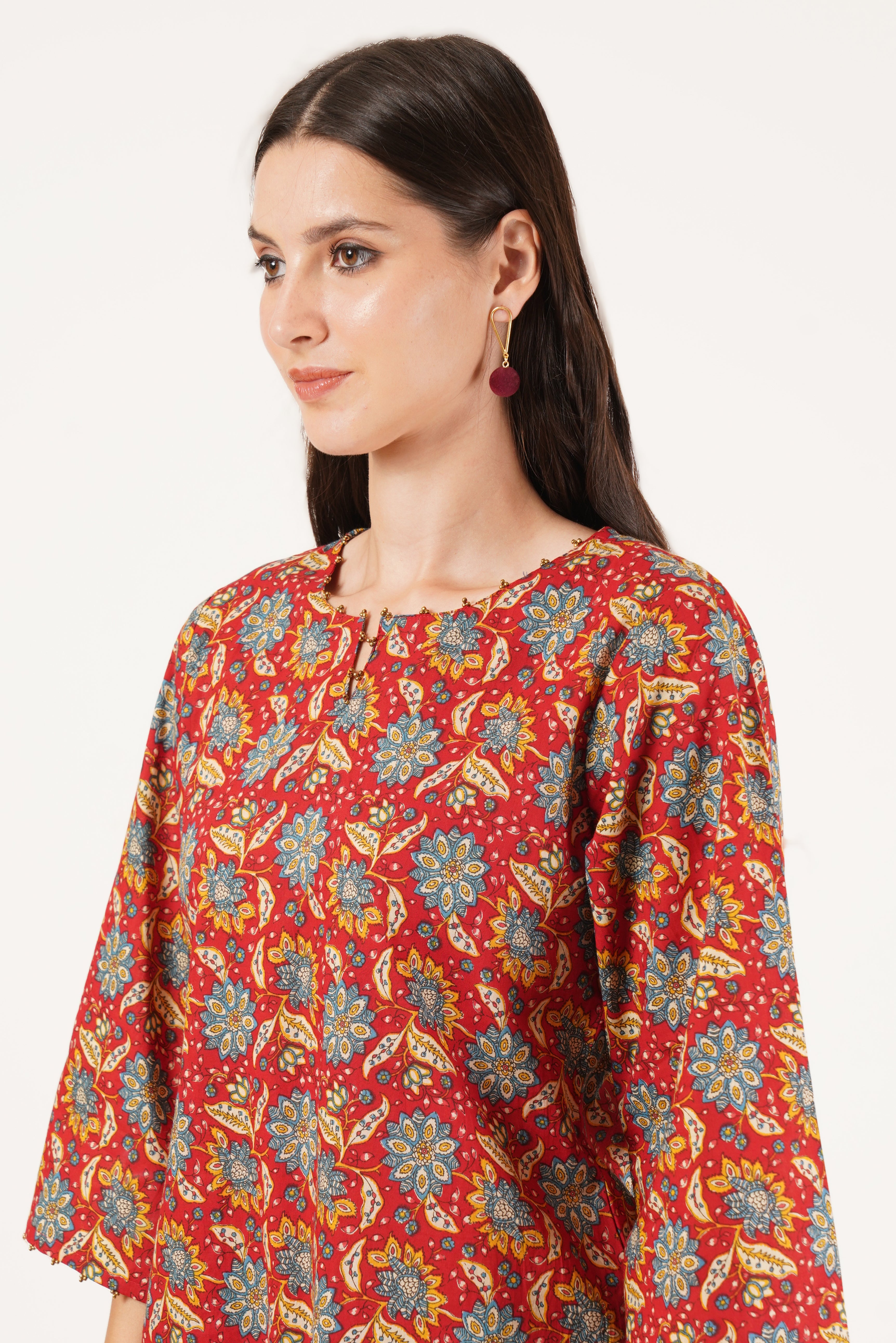 Rotes, geblümtes, kurzes Kurti aus Baumwolle für Damen