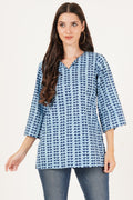 Kurti court pour femme avec motifs bleus uniques
