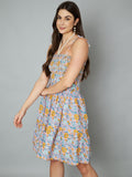 Ausgestelltes Kleid aus gesmoktem Baumwollgewebe mit Blumenmuster für Damen
