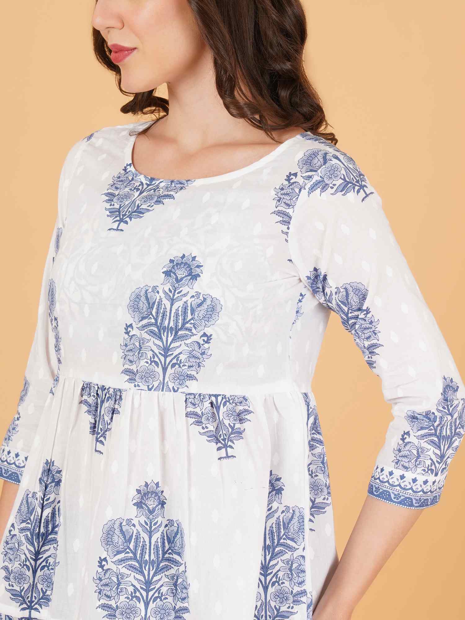 Lässiges Kurti aus Baumwolle mit Doodle-Print für Damen