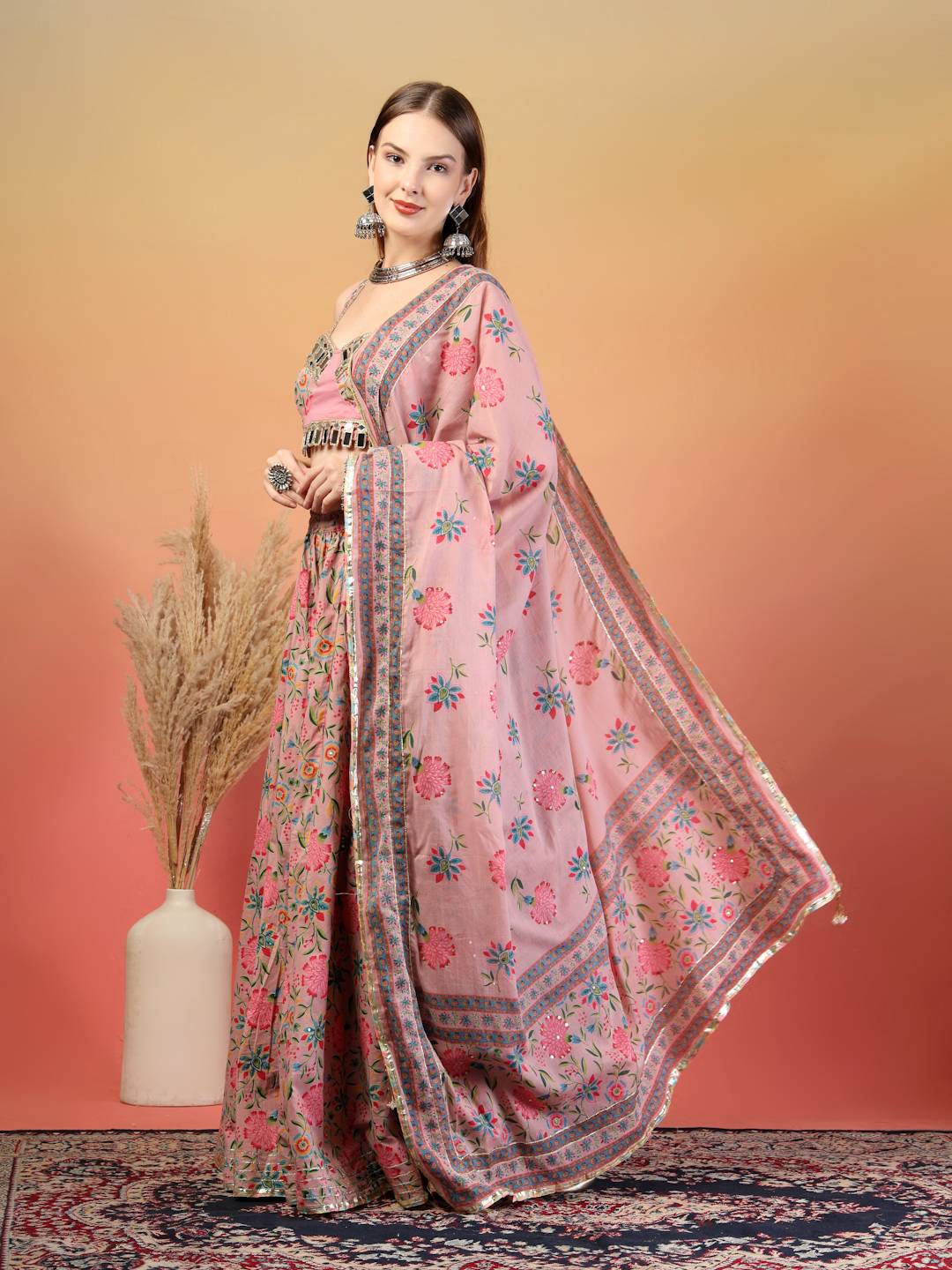 Designer Lehenga Choli mit grünen Ärmeln für Damen