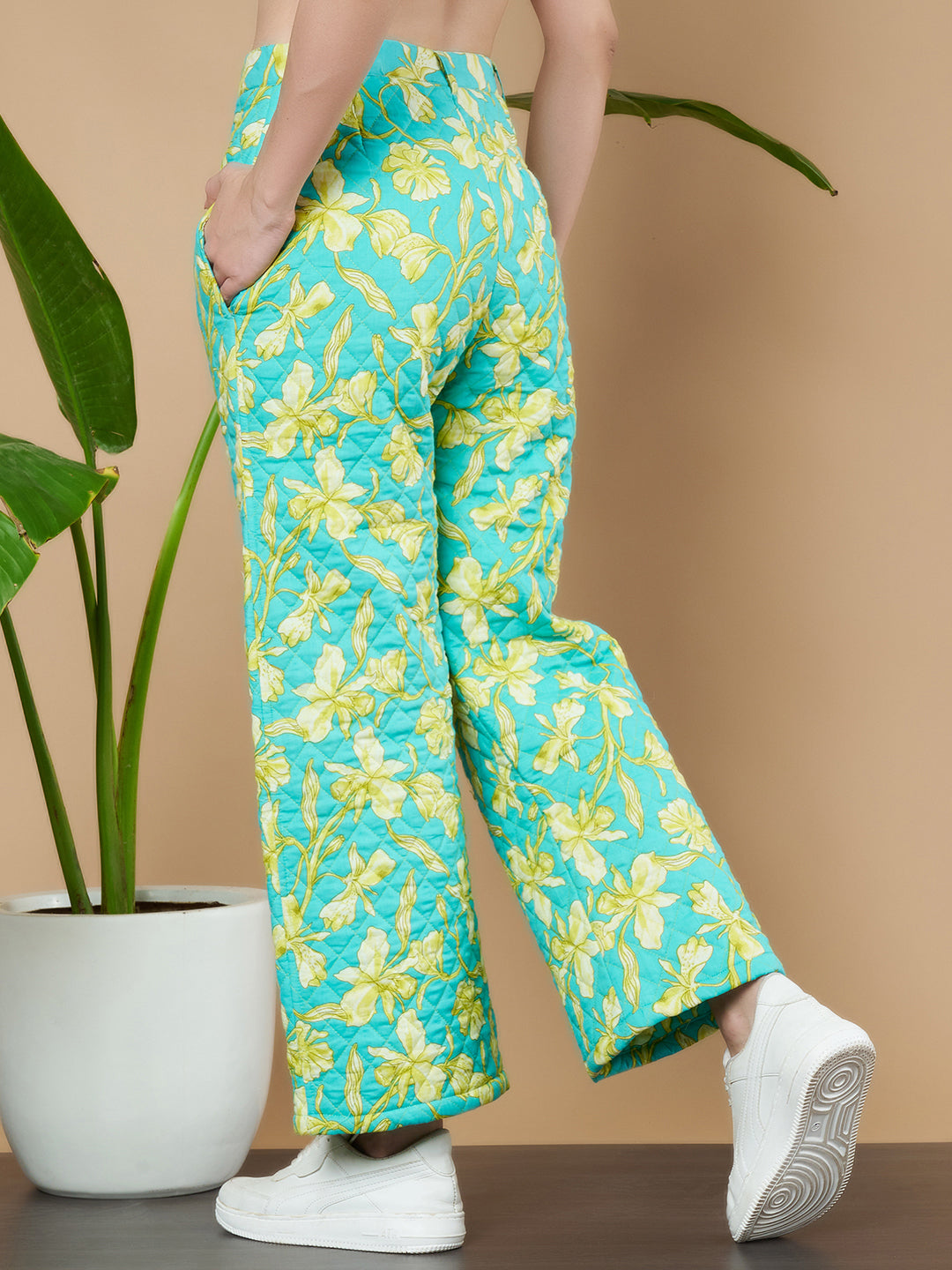 Türkise Stepphose mit Blumenmuster für Damen